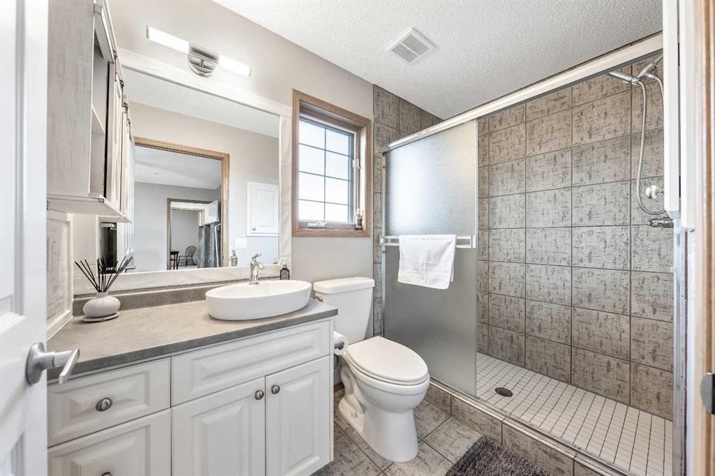 9 Hidden Valley Crescent Nw, Calgary, AB - Indoor Photo Showing Bathroom