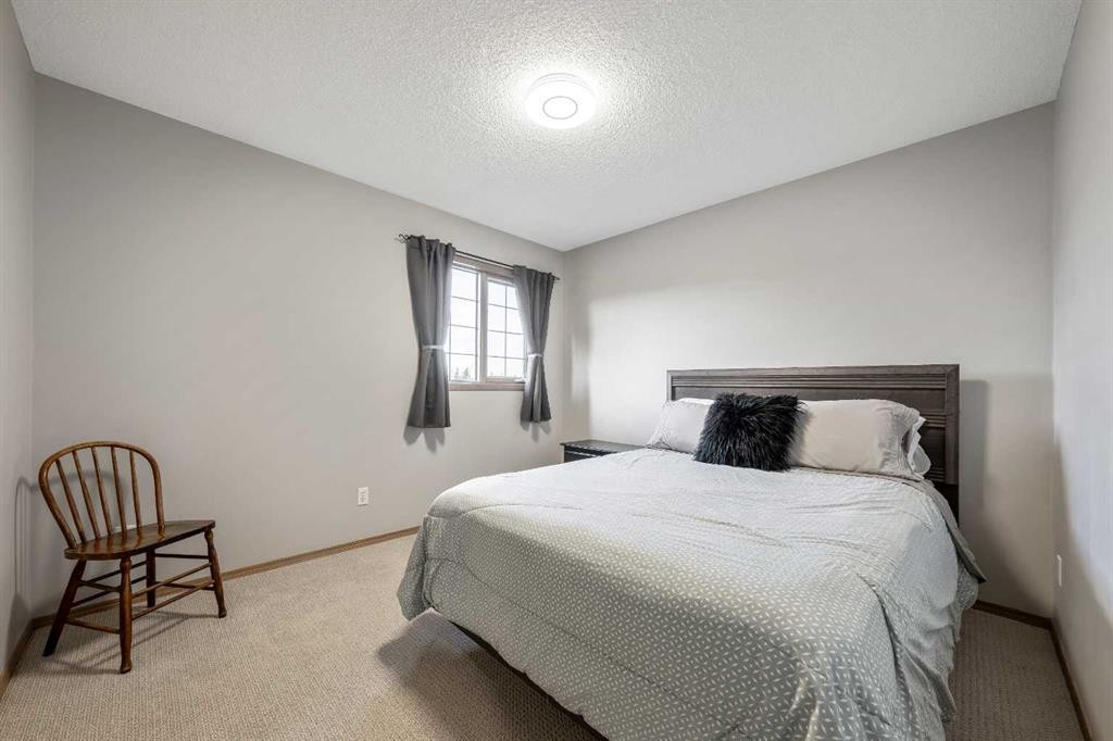 9 Hidden Valley Crescent Nw, Calgary, AB - Indoor Photo Showing Bedroom