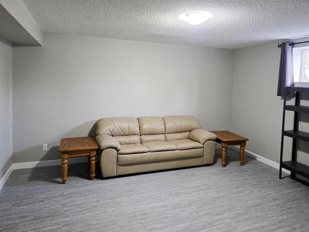 9 Hidden Valley Crescent Nw, Calgary, AB - Indoor Photo Showing Other Room
