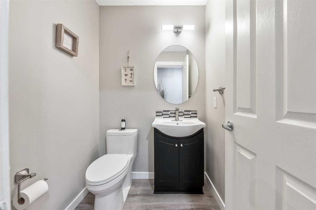 9 Hidden Valley Crescent Nw, Calgary, AB - Indoor Photo Showing Bathroom