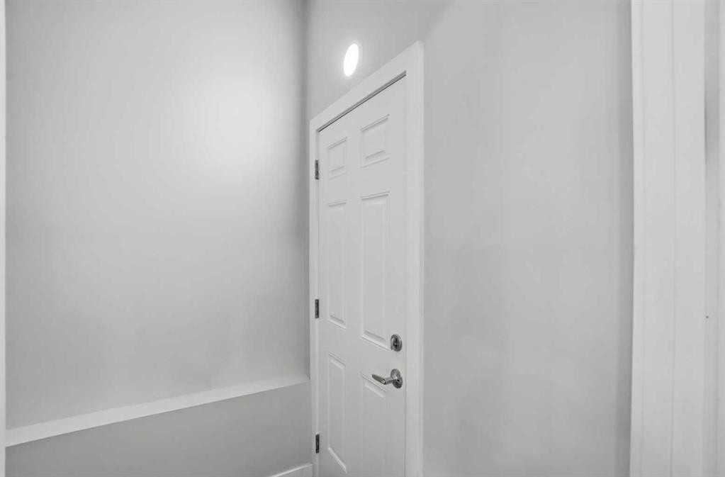 236 Fairview Drive Se, Calgary, AB - Indoor Photo Showing Other Room