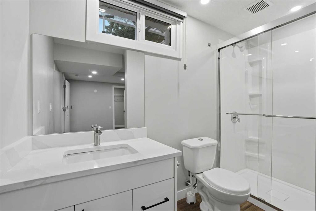 236 Fairview Drive Se, Calgary, AB - Indoor Photo Showing Bathroom