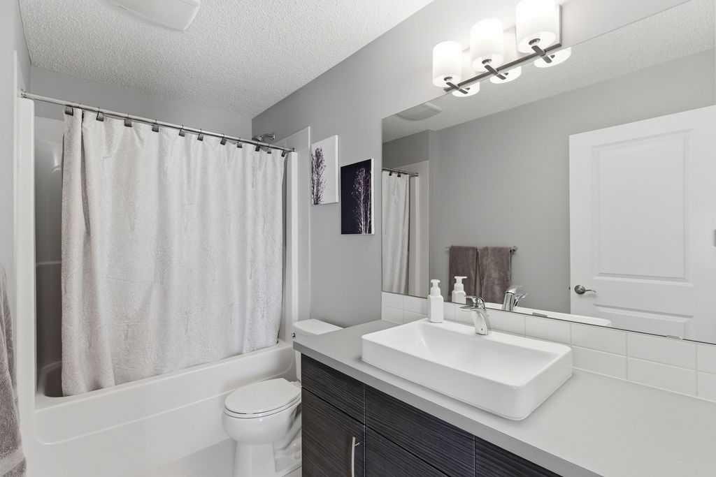 105 Chaparral Valley Crescent Se, Calgary, AB - Indoor Photo Showing Bathroom