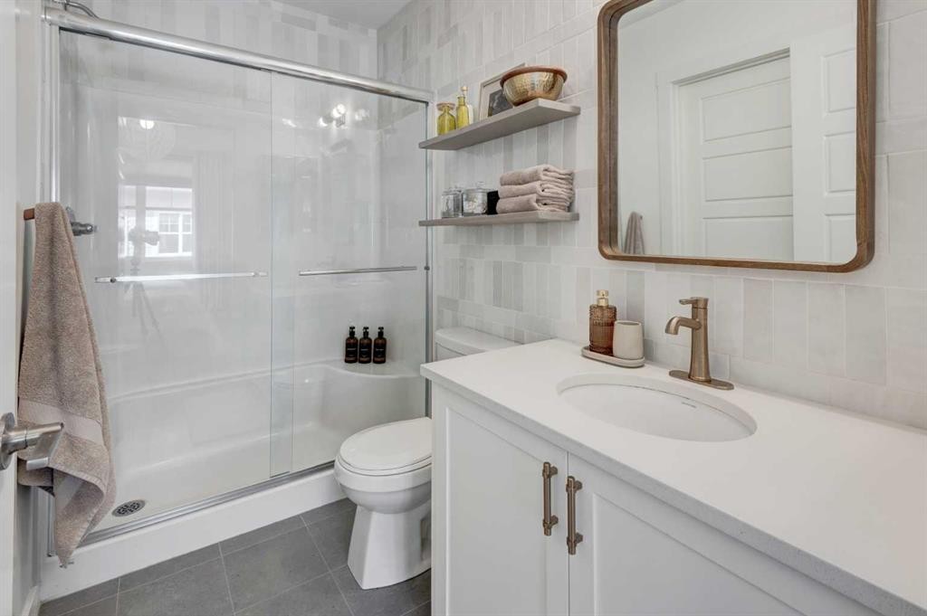 405 Cranbrook Walk Se, Calgary, AB - Indoor Photo Showing Bathroom