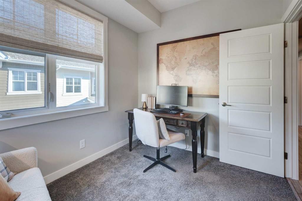 405 Cranbrook Walk Se, Calgary, AB - Indoor Photo Showing Office