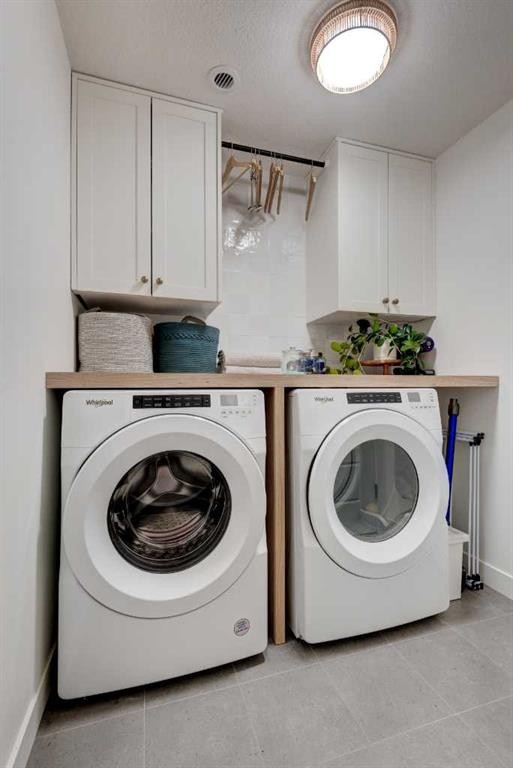 405 Cranbrook Walk Se, Calgary, AB - Indoor Photo Showing Laundry Room
