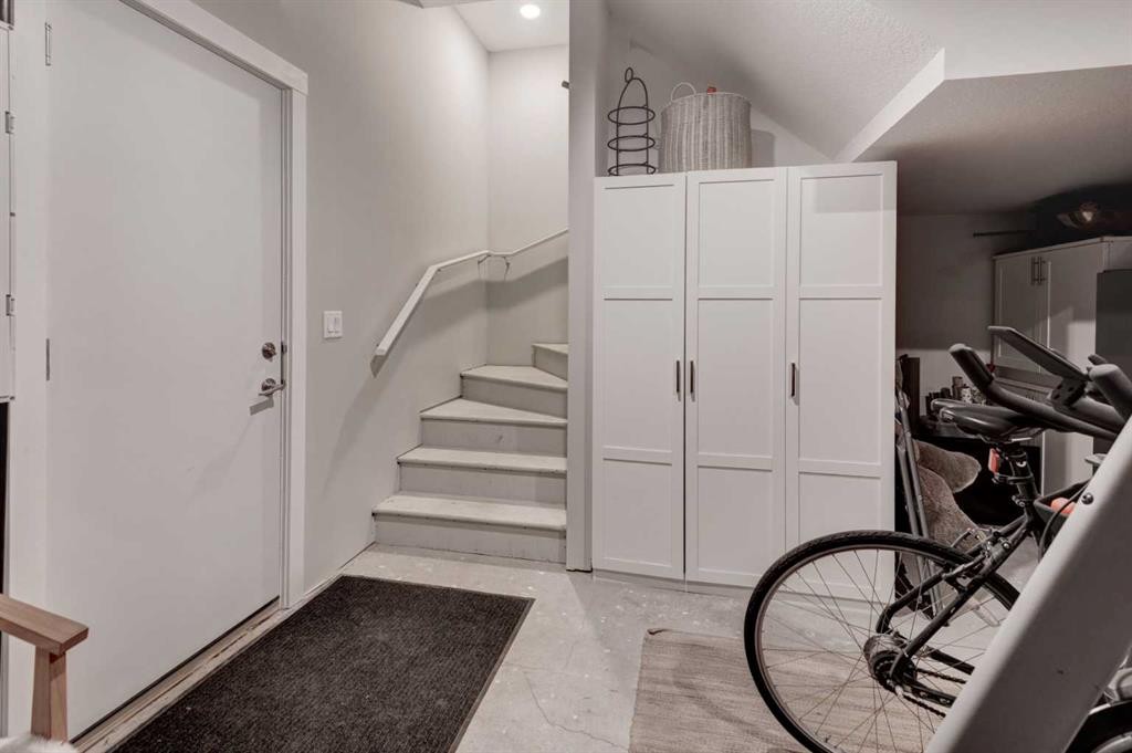 405 Cranbrook Walk Se, Calgary, AB - Indoor Photo Showing Other Room
