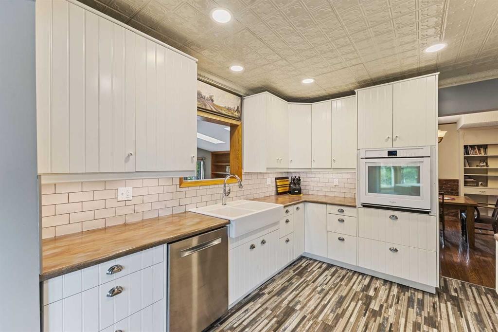 717 East Road, Standard, AB - Indoor Photo Showing Kitchen