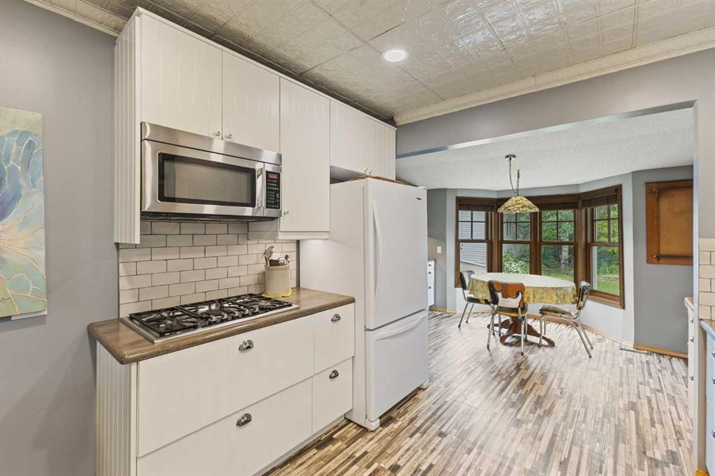 717 East Road, Standard, AB - Indoor Photo Showing Kitchen
