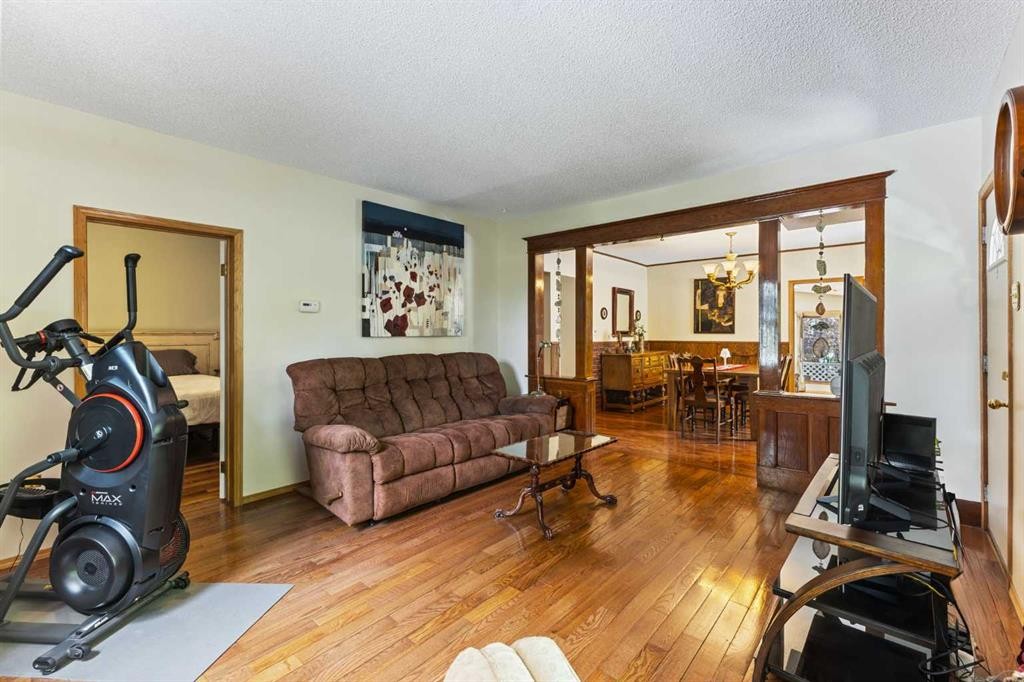 717 East Road, Standard, AB - Indoor