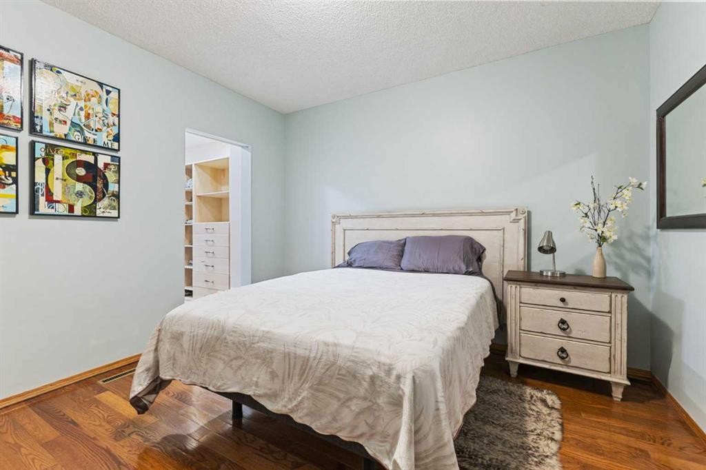 717 East Road, Standard, AB - Indoor Photo Showing Bedroom