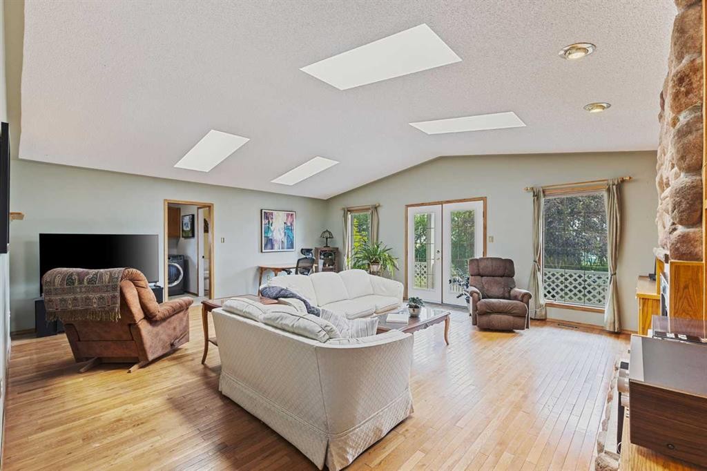 717 East Road, Standard, AB - Indoor