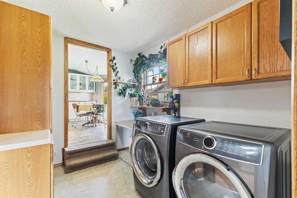 717 East Road, Standard, AB - Indoor Photo Showing Laundry Room