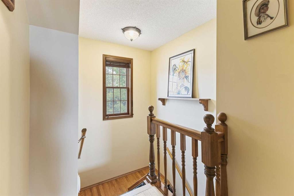 717 East Road, Standard, AB - Indoor Photo Showing Other Room