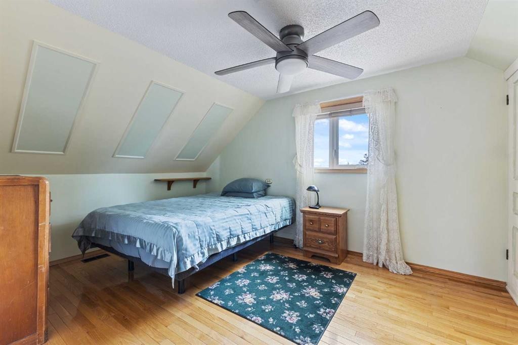 717 East Road, Standard, AB - Indoor Photo Showing Bedroom