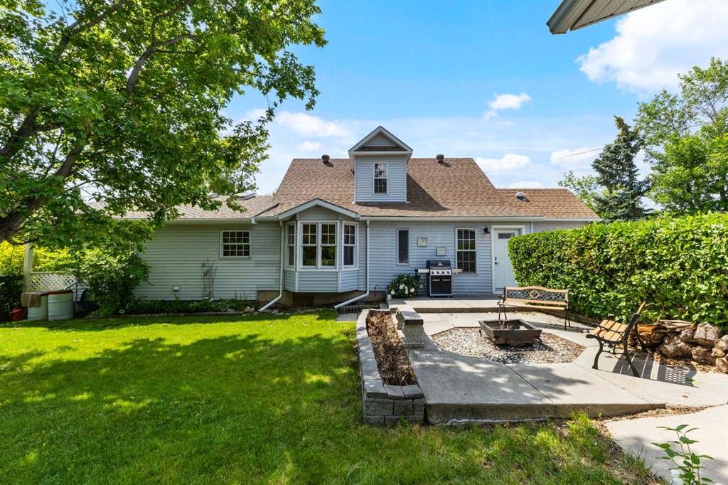 717 East Road, Standard, AB - Outdoor