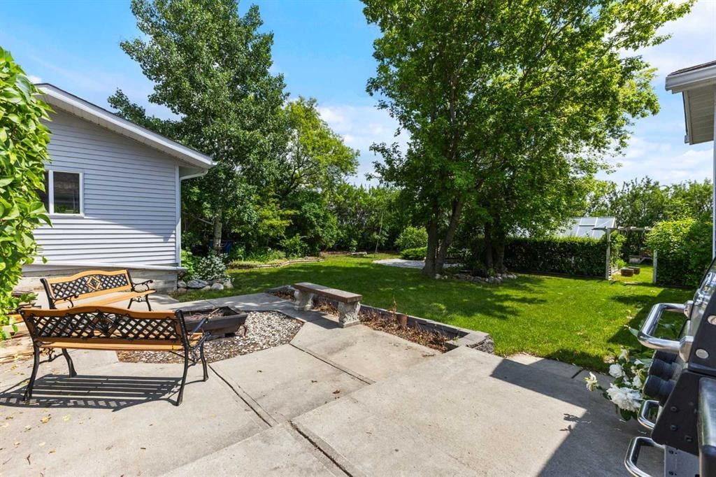 717 East Road, Standard, AB - Outdoor