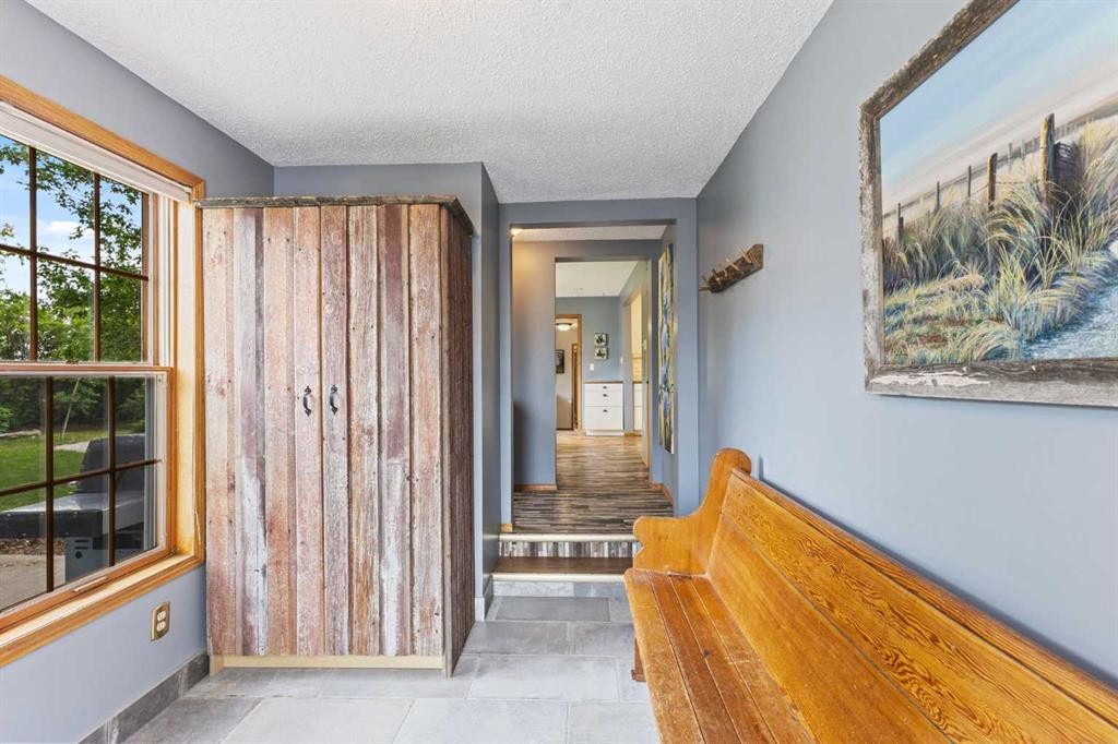 717 East Road, Standard, AB - Indoor Photo Showing Other Room