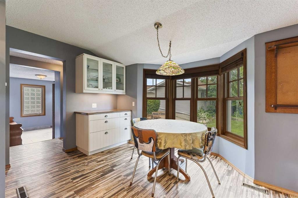 717 East Road, Standard, AB - Indoor Photo Showing Dining Room