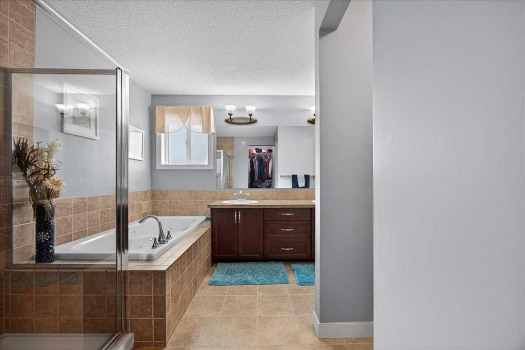 28 Evansview Manor Nw, Calgary, AB - Indoor Photo Showing Bathroom