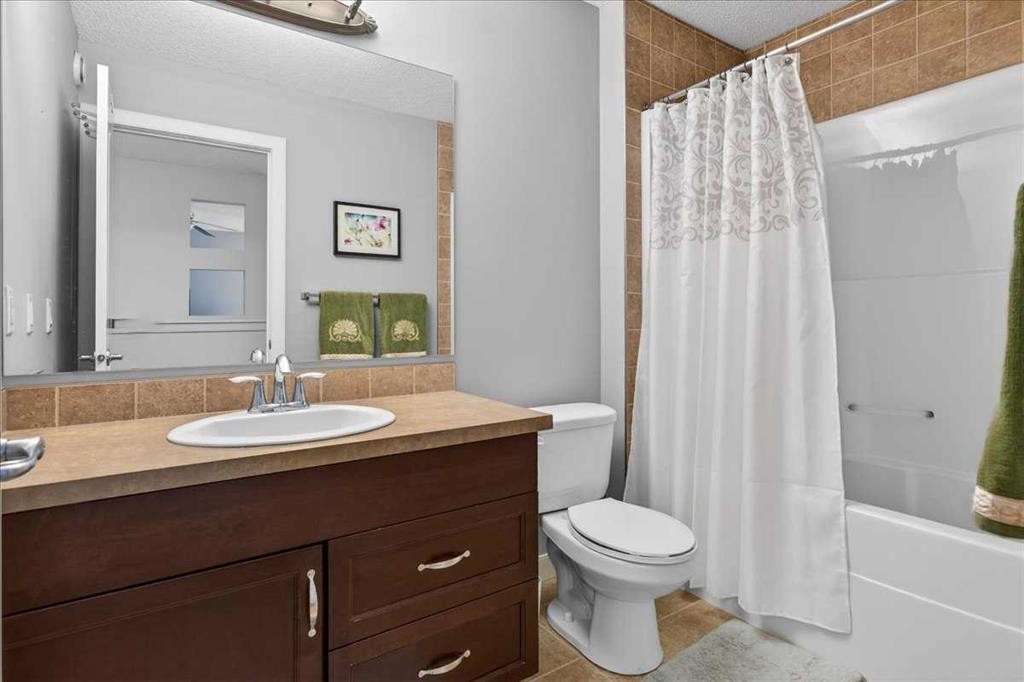 28 Evansview Manor Nw, Calgary, AB - Indoor Photo Showing Bathroom