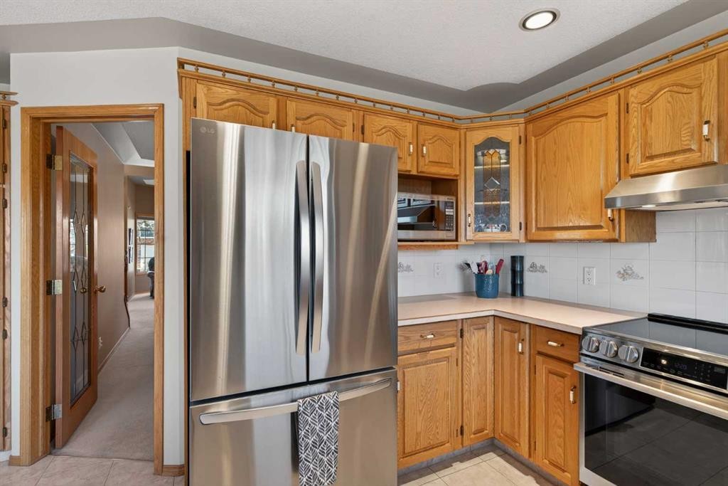116 Hampshire Grove Nw, Calgary, AB - Indoor Photo Showing Kitchen With Stainless Steel Kitchen