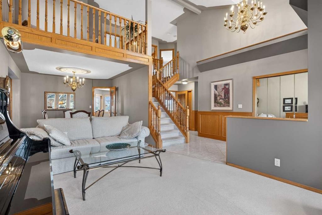 116 Hampshire Grove Nw, Calgary, AB - Indoor Photo Showing Living Room