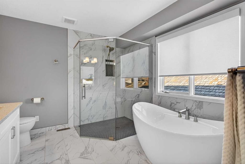 116 Hampshire Grove Nw, Calgary, AB - Indoor Photo Showing Bathroom