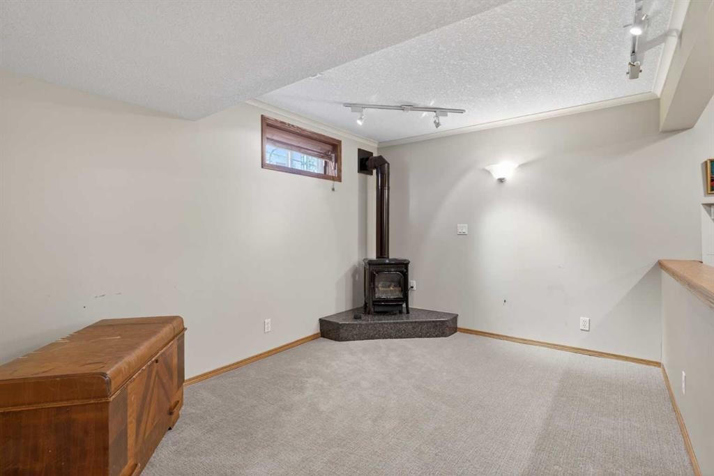 116 Hampshire Grove Nw, Calgary, AB - Indoor With Fireplace