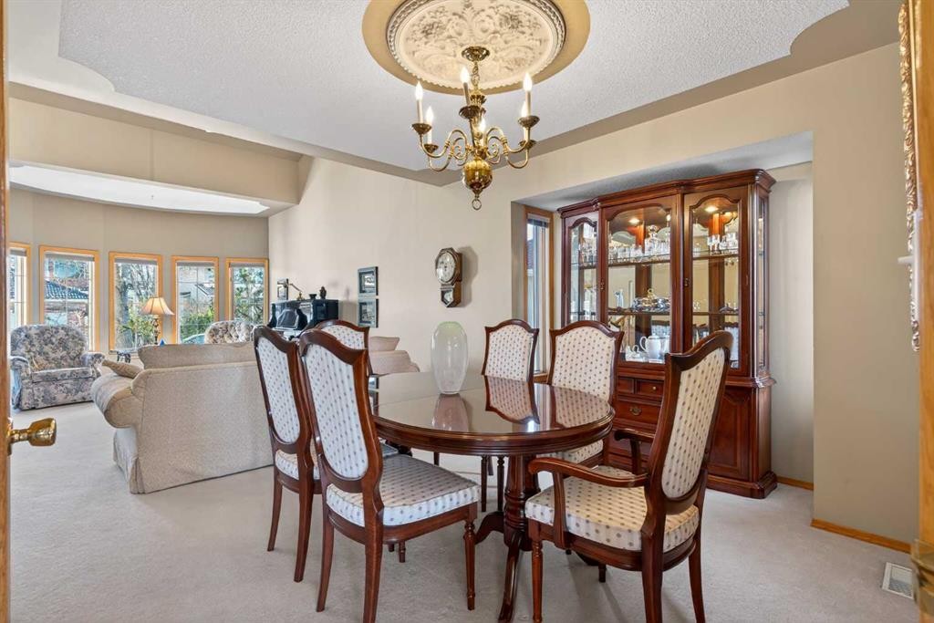116 Hampshire Grove Nw, Calgary, AB - Indoor Photo Showing Dining Room