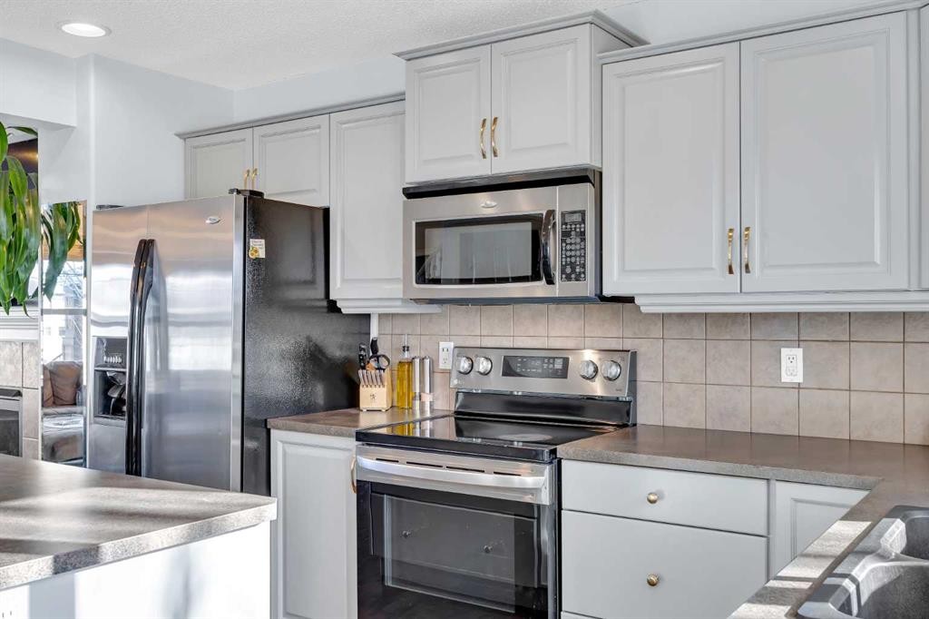 139 Prestwick Point Se, Calgary, AB - Indoor Photo Showing Kitchen