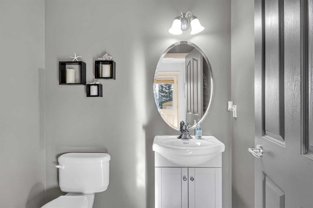 139 Prestwick Point Se, Calgary, AB - Indoor Photo Showing Bathroom