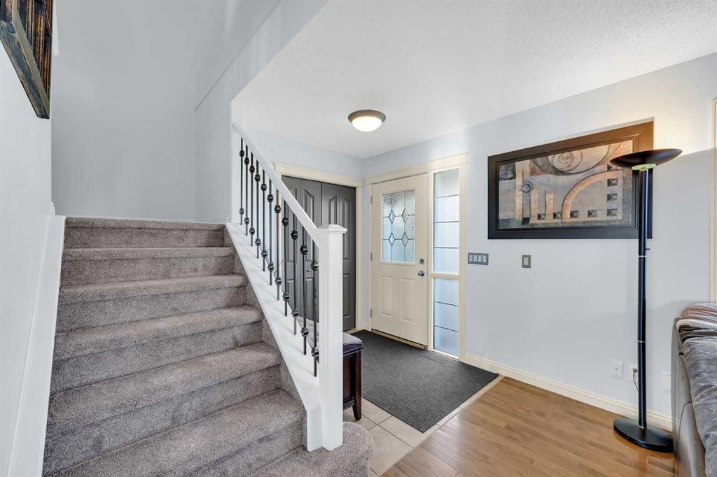 139 Prestwick Point Se, Calgary, AB - Indoor Photo Showing Other Room