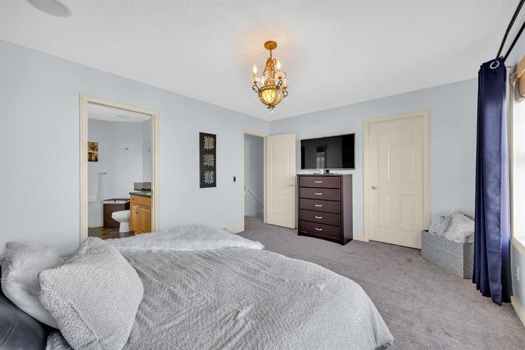 139 Prestwick Point Se, Calgary, AB - Indoor Photo Showing Bedroom