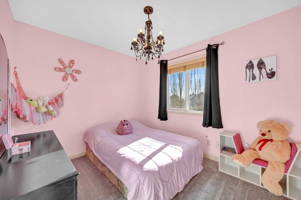 139 Prestwick Point Se, Calgary, AB - Indoor Photo Showing Bedroom