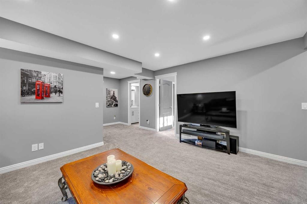 139 Prestwick Point Se, Calgary, AB - Indoor Photo Showing Living Room