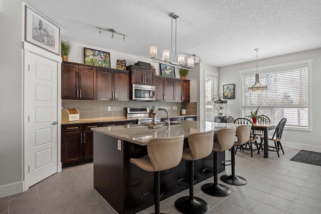 184 Magenta Crescent, Chestermere, AB - Indoor Photo Showing Other Room