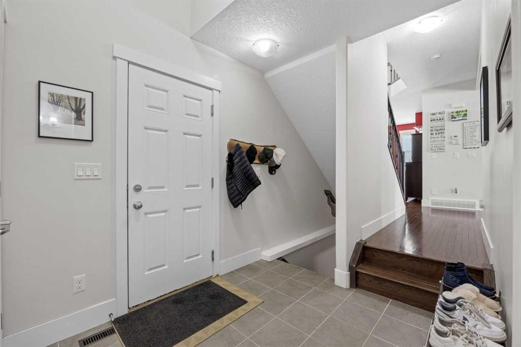 184 Magenta Crescent, Chestermere, AB - Indoor Photo Showing Other Room