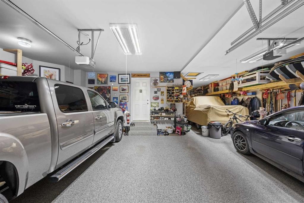 184 Magenta Crescent, Chestermere, AB - Indoor Photo Showing Garage