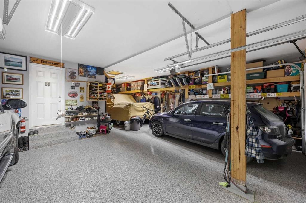 184 Magenta Crescent, Chestermere, AB - Indoor Photo Showing Garage