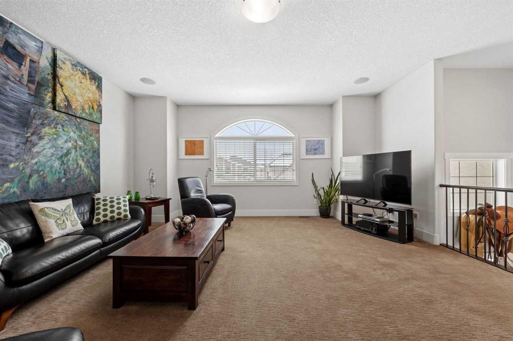 184 Magenta Crescent, Chestermere, AB - Indoor Photo Showing Living Room