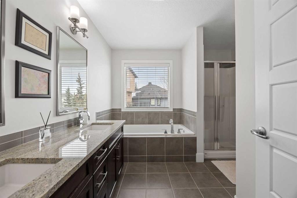 184 Magenta Crescent, Chestermere, AB - Indoor Photo Showing Bathroom