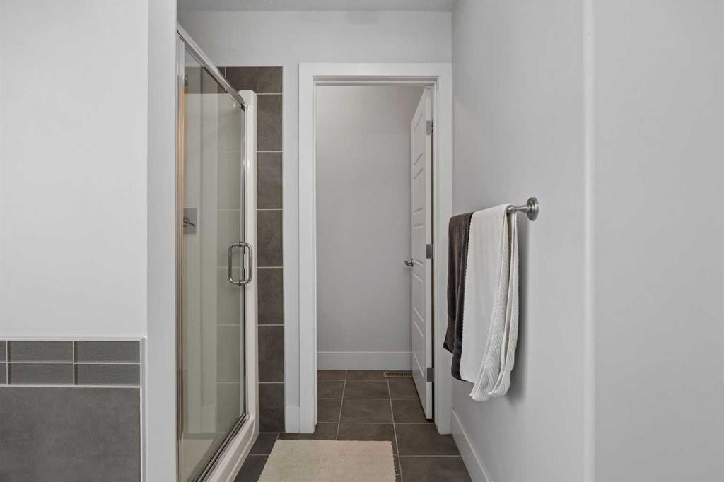 184 Magenta Crescent, Chestermere, AB - Indoor Photo Showing Bathroom