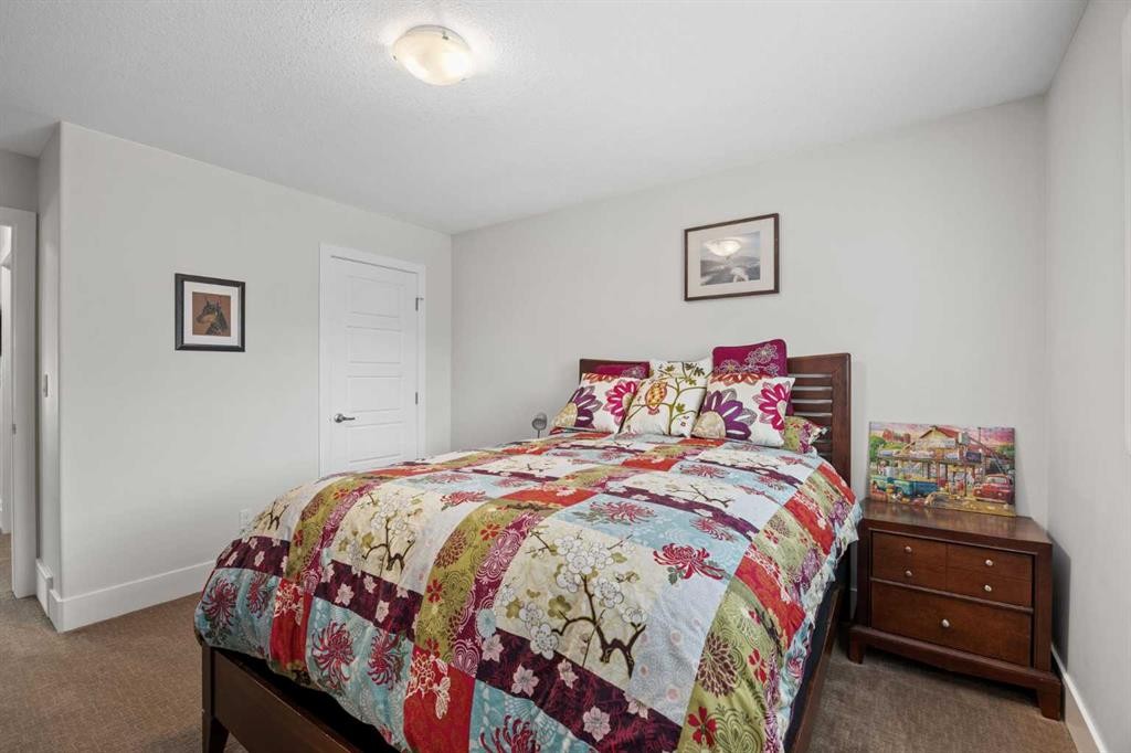184 Magenta Crescent, Chestermere, AB - Indoor Photo Showing Bedroom