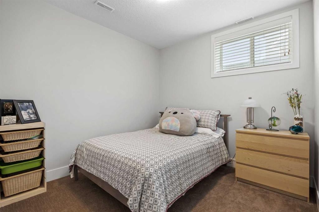 184 Magenta Crescent, Chestermere, AB - Indoor Photo Showing Bedroom