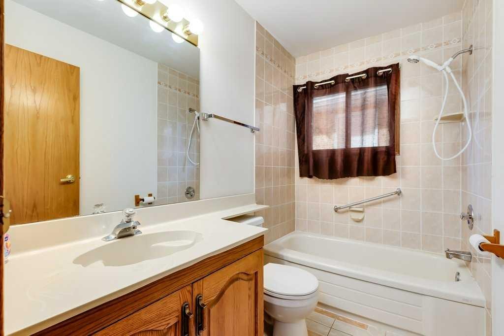 106 Sienna Hills Drive Sw, Calgary, AB - Indoor Photo Showing Bathroom