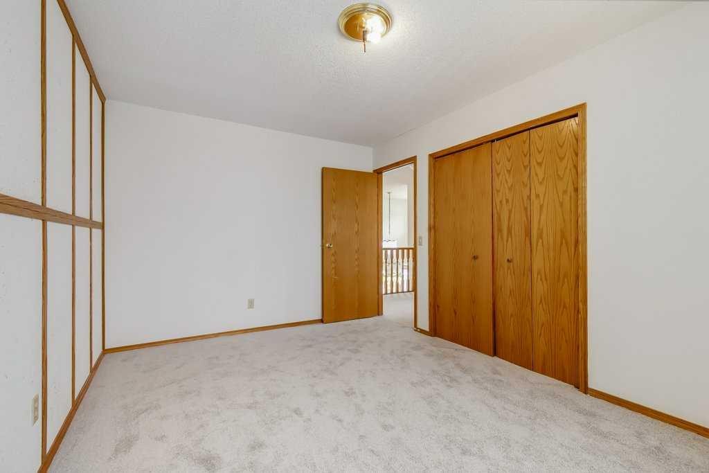 106 Sienna Hills Drive Sw, Calgary, AB - Indoor Photo Showing Other Room