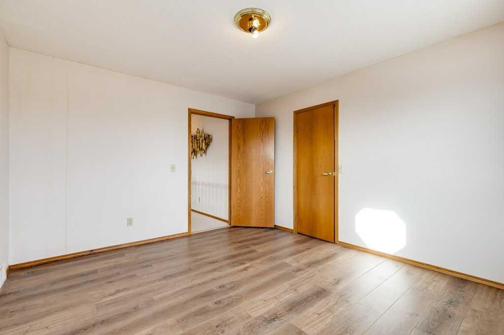 106 Sienna Hills Drive Sw, Calgary, AB - Indoor Photo Showing Other Room