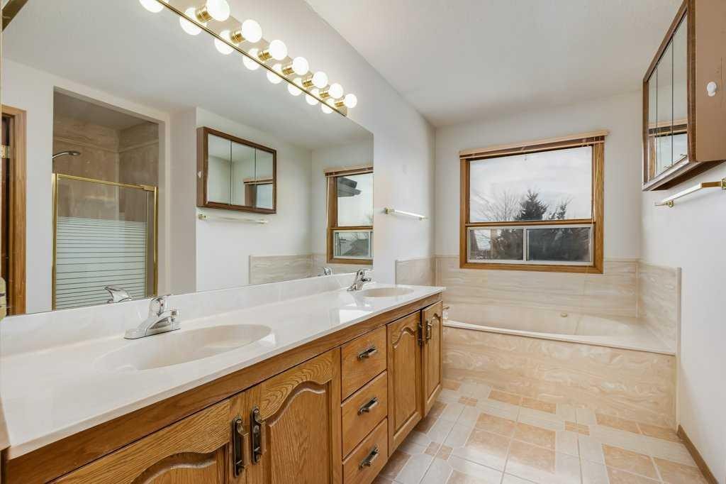 106 Sienna Hills Drive Sw, Calgary, AB - Indoor Photo Showing Bathroom