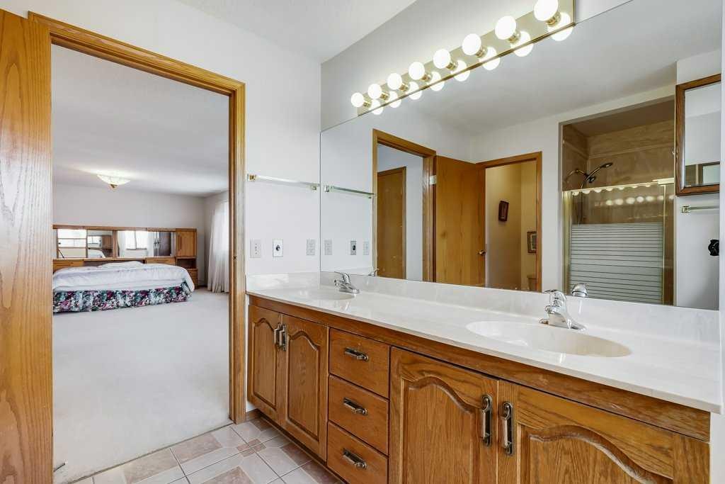 106 Sienna Hills Drive Sw, Calgary, AB - Indoor Photo Showing Bathroom